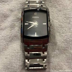 Fossil must have! Beautiful watch, like new worn only once, Genuine Diamond
